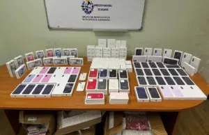 “Vendían iPhone ilegales”, asegura Aduanas tras incautar celulares Apple en Montevideo