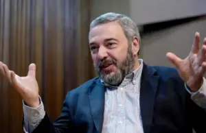Primera baja en el equipo de Mario Bergara en la Intendencia de Montevideo