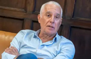Ministro del Interior Carlos Negro admite que incumplió normas en el choque