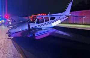 Avión cayó sobre un auto en Florida mientras intentaba un aterrizaje desesperado