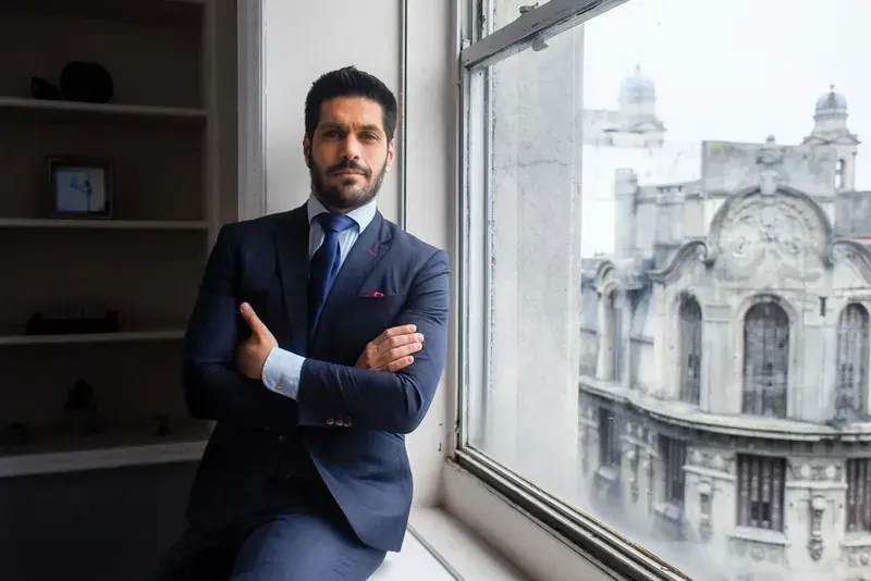 El senador Andrés Ojeda en el centro de la polémica constituciona