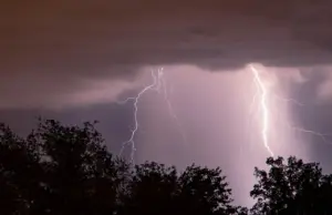 Lluvias y granizo marcan la nueva advertencia por tormentas en Uruguay este jueves