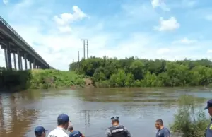 Dos personas fueron rescatadas hoy de las aguas en el Río Arapey