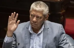 Felipe Carballo y el acomodo político: el senador que olvidó a Salto