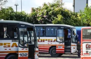 Paro total en el transporte suburbano debido al grave conflicto en Copsa