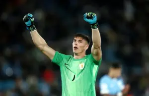 La opinión de Sergio Rochet sobre el Dibu Martínez sacude al fútbol rioplatense