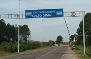 Denuncian graves maltratos y demoras excesivas en Paso de frontera Salto Grande