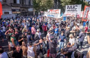 Caos y pérdidas millonarias por el nuevo paro de la CGT en Argentina