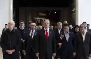 Comienza la polémica gira de Yamandú Orsi en China con cien acompañantes