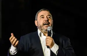 Ni los propios lo bancan: Bergara se hunde en las encuestas y Montevideo dice basta