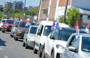 Caravana del PIT-CNT: mucha bandera de Cuba y poca seguridad local