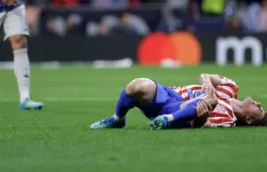 Susto en el Metropolitano: Julián Álvarez se retiró lesionado y peligra la vuelta ante Arsenal