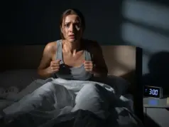 ¿Por qué te despertás a las 3 de la mañana? La explicación científica y consejos para dormir mejor