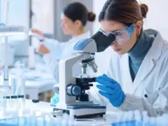 Cáncer colorrectal y de mama: qué buscan los nuevos ensayos clínicos para mejorar su tratamiento