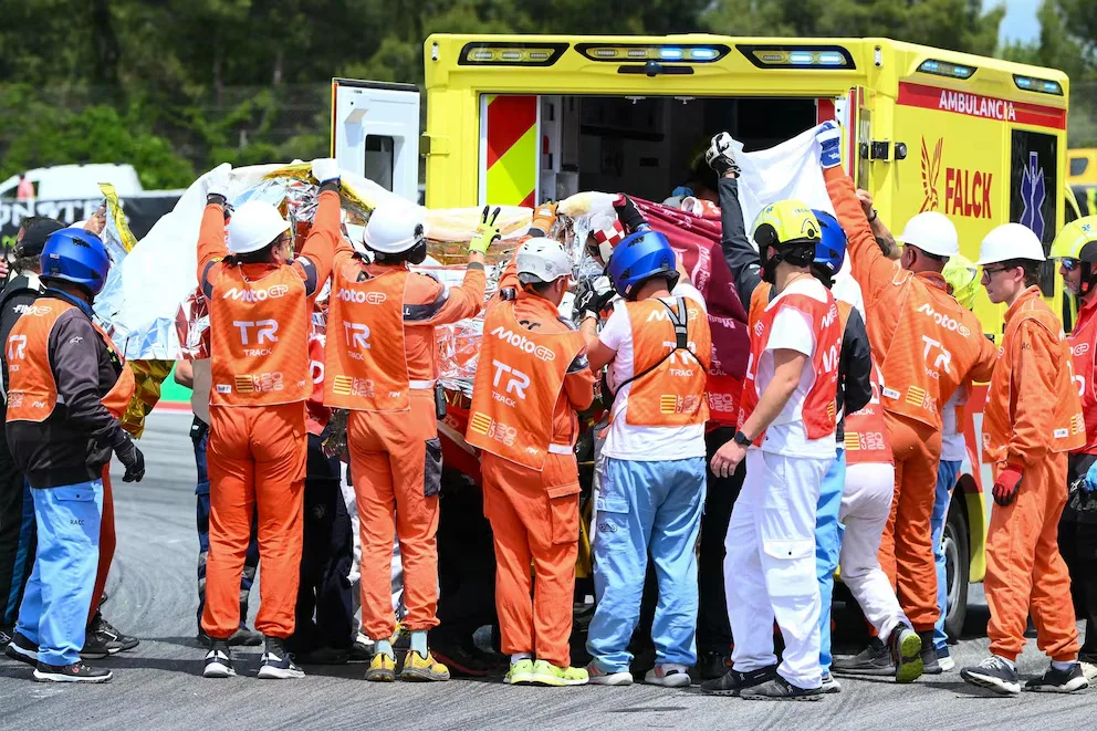 Accidente en MotoGP: Álex Márquez se estrella en el GP de Cataluña y genera caos