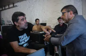Relato quebrado: la controversia por el Nimitz expone la fractura entre cúpula y base militante