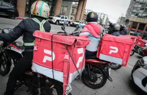 Medida drástica por la seguridad de repartidores: PedidosYa elimina pagos en efectivo tras las 19:00