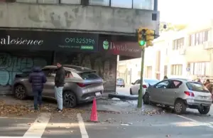 Terror en Cordón: un automovilista borracho chocó y casi mata a personas que dormían en la calle