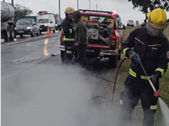 Tensión en Salto: corte de la Ruta 3 y quema de gomas en una nueva protesta de camioneros Manifestantes cortando la Ruta 3 en Salto con quema de neumáticos