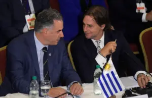 Orsi frente al espejo: la comparación con Vázquez y Lacalle Pou que lo hunde