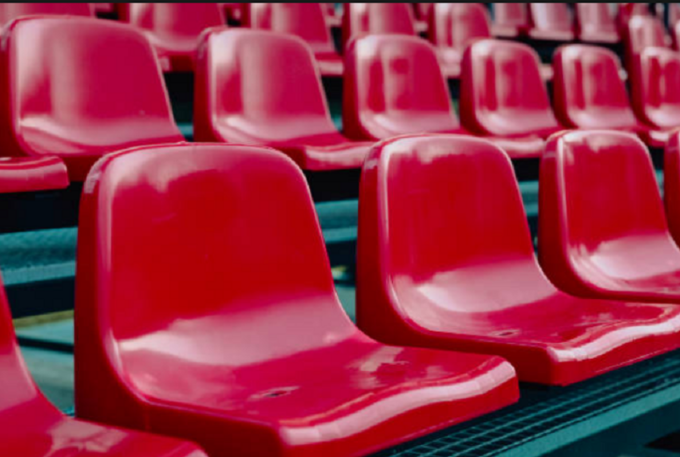 Hileras de asientos vacíos en un estadio durante un partido del Mundial 2026.