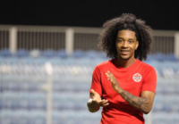 Futbolista de la selección de Canadá preparándose para el Mundial 2026.