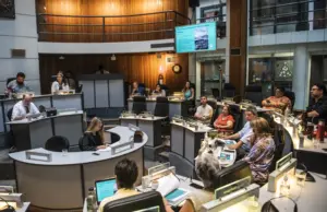 La traición de la banca colorada: un voto que huele a rendición