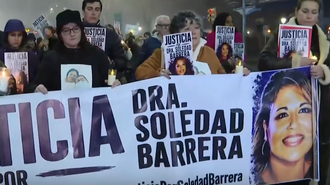 Carteles con el pedido de justicia por Soledad Barrera durante la movilización social.