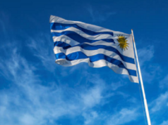 ¿Por qué Uruguay pierde terreno en libertades civiles según el World Justice Project? El Palacio Legislativo de Uruguay simbolizando la fortaleza del Estado de Derecho