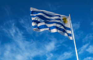 ¿Por qué Uruguay pierde terreno en libertades civiles según el World Justice Project? El Palacio Legislativo de Uruguay simbolizando la fortaleza del Estado de Derecho