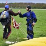 shaking hands 3326616 1280