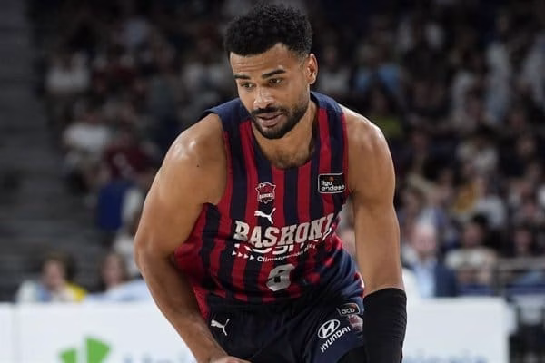 Baloncesto-Cronica-del-Baskonia-frente-al-Anadolu-Efes-86-75.jpg Baloncesto: Crónica del Baskonia frente al Anadolu Efes, 86-75