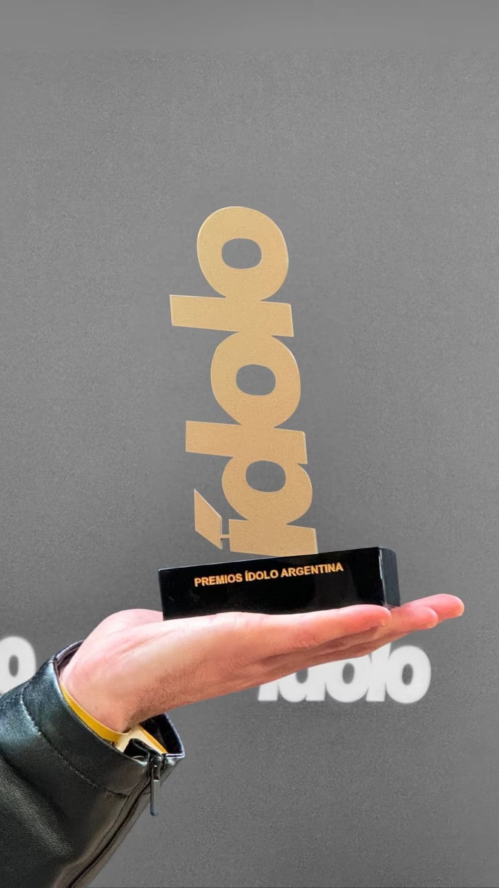 "Vista general del salón Tattersall en San Isidro preparado para la segunda edición de los Premios ÍDOLO Argentina 2025"