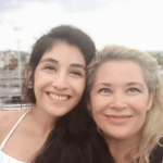 Cartel “Justicia por Luna Giardina” en marcha en Córdoba; Luna Giardina denuncias en Uruguay.