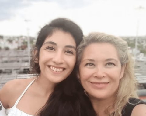 Cartel “Justicia por Luna Giardina” en marcha en Córdoba; Luna Giardina denuncias en Uruguay.