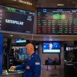 Gráfico de la recuperación económica argentina con suba de bonos, acciones y baja del dólar.