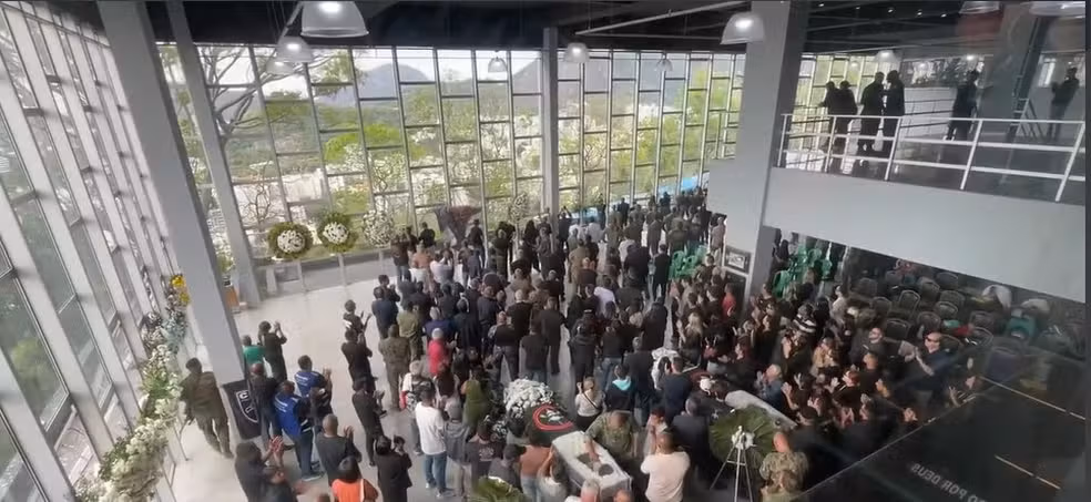 Funeral de los policías del BOPE Cleiton Serafim y Heber Carvalho tras la megaoperación en los complejos de Penha y Alemão.