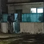 Balacera en Salto Nuevo: perimetraje policial frente a la vivienda atacada en Larrañaga y Patulé