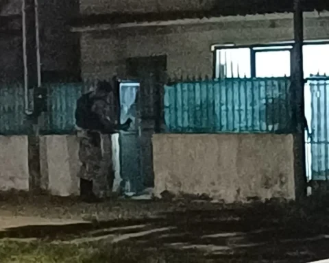 Balacera en Salto Nuevo: perimetraje policial frente a la vivienda atacada en Larrañaga y Patulé