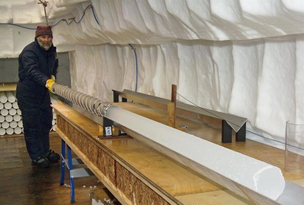 "Hielo antiguo de la Antártida analizado por científicos del proyecto Beyond EPICA para reconstruir 1,2 millones de años de historia climática."