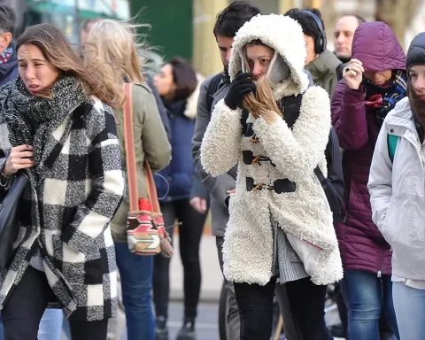 Frío polar en Uruguay con cielo cubierto sobre Montevideo y temperaturas bajas en octubre.
