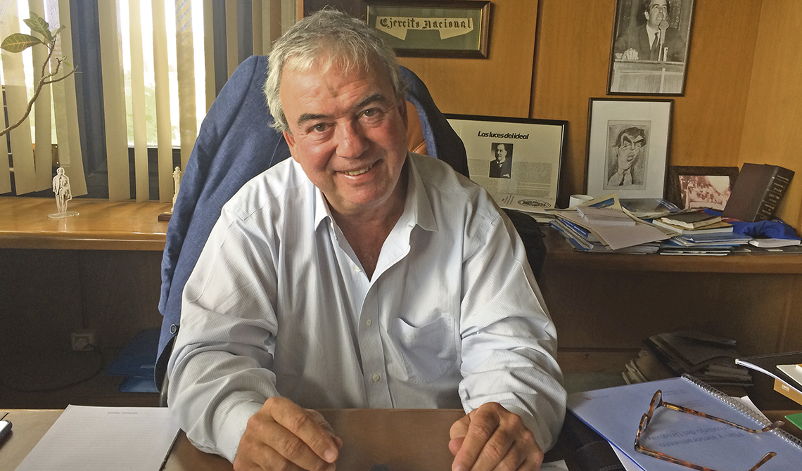Renuncia de Luis Alberto Heber al Senado durante sesión parlamentaria en Uruguay.