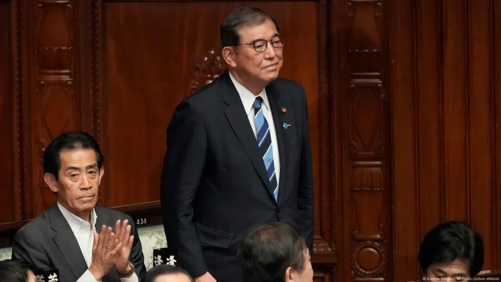 Sanae Takaichi primera ministra de Japón durante su toma de posesión, símbolo del liderazgo femenino y la alianza Japón-EE. UU.
