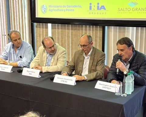 Autoridades uruguayas firman convenio para proteger la citricultura uruguaya del HLB.