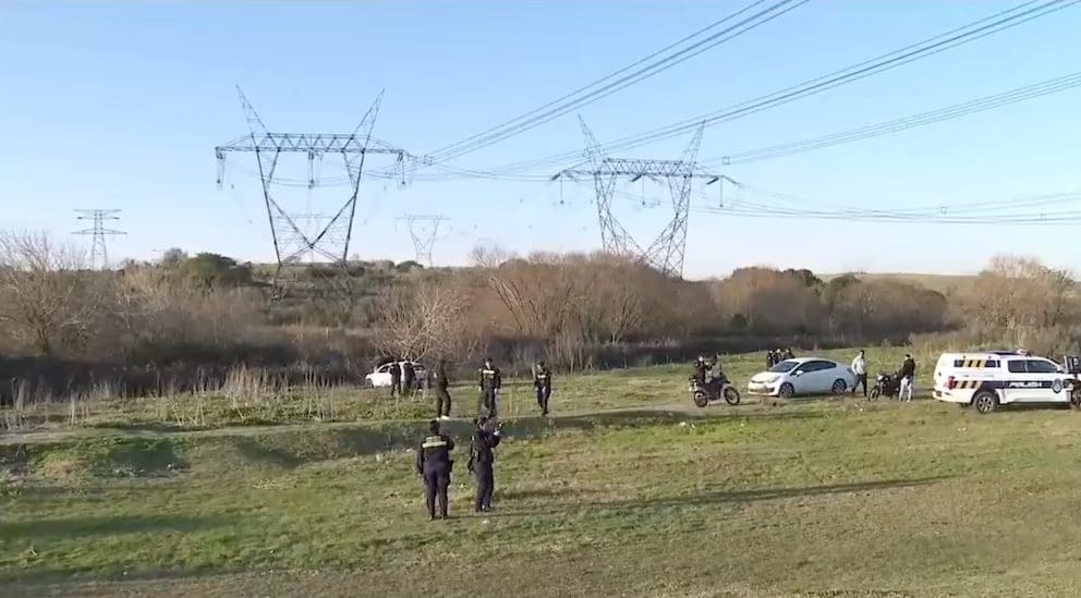 Condenan a un menor por el asesinato del ex juez Luis Delfino 59 Escena del crimen del asesinato del ex juez Luis Delfino, donde fue hallado su auto calcinado en Montevideo.