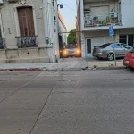 Asalto en Salto: los seis detenidos declaran en el Juzgado Penal de calle Artigas 4 “Agentes custodian el ingreso al Juzgado Penal de calle Artigas durante la audiencia por el asalto en Salto.”