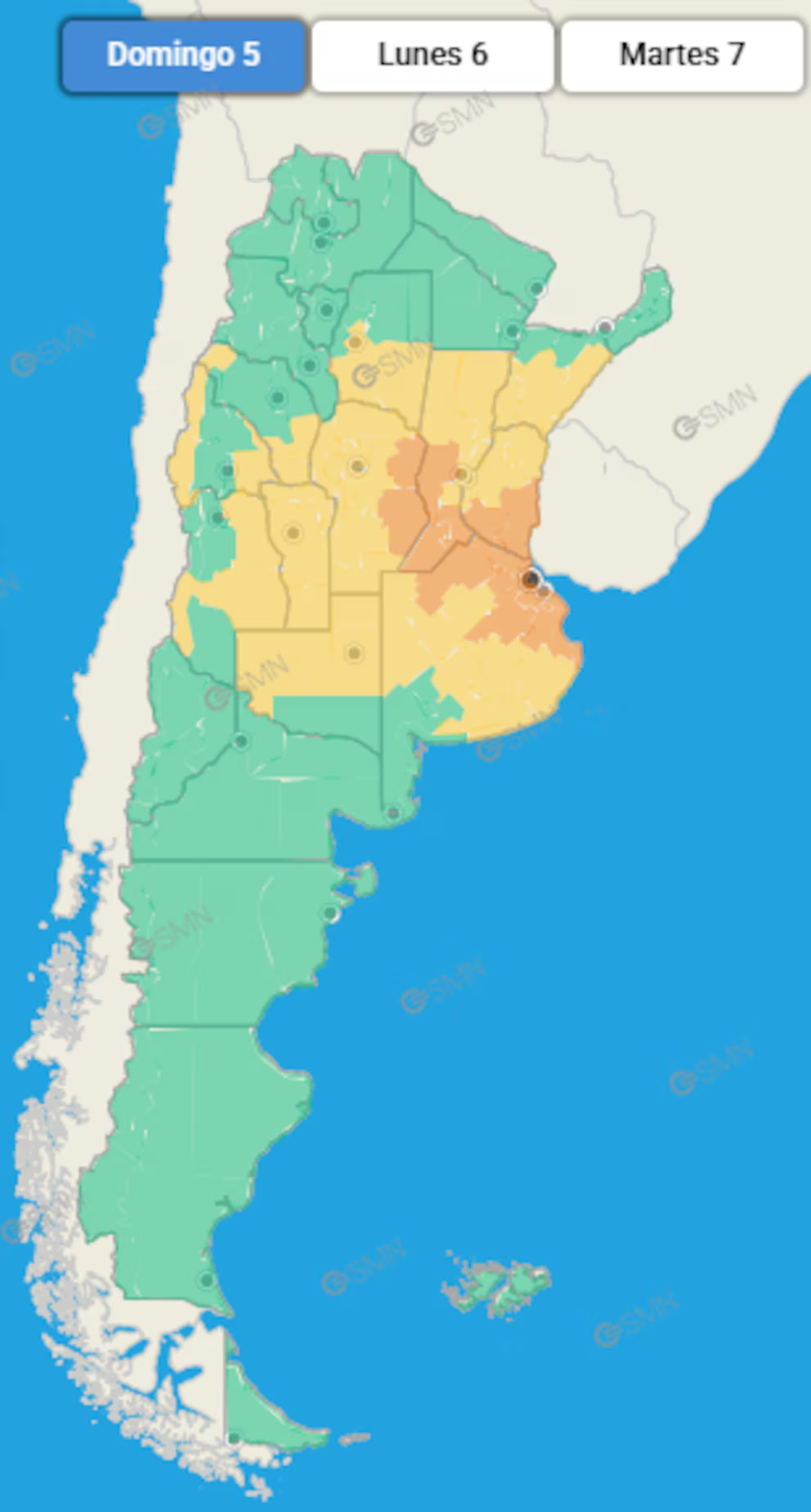 周日的 SMN 地图:中东部为橙色,周围为黄色,其余为绿色。