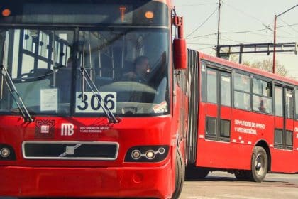Usuarios en la Línea 3 del Metro CDMX tras el restablecimiento del servicio el 31 de octubre.