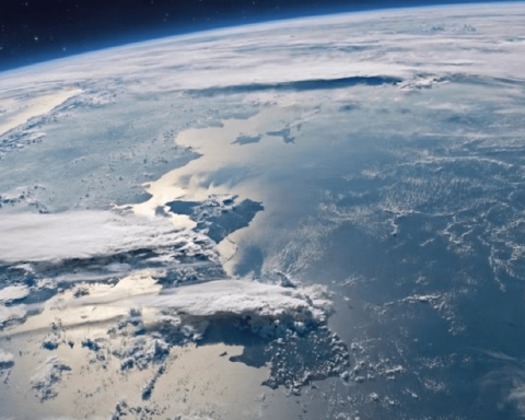 Space Live mostrando la Tierra en vivo desde la EEI en 4K