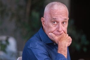 «El ministro Carlos Negro debe renunciar tras incumplir las normas de tránsito»